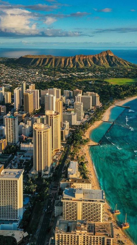 Iconic Tv Shows, City Life Aesthetic, Hawaii Honolulu, Honolulu Waikiki, Moving To Hawaii, Hawaii Pictures, Waikiki Hawaii, Hawaii Photography, Diamond Head