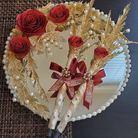 Pen Decoration Ideas, Shadi Decoration, Nikkah Pen, Pen Decoration, Wedding Guest Book Pen, White Quince, Pen Ideas, Wedding Pen, Handmade Wedding Gifts