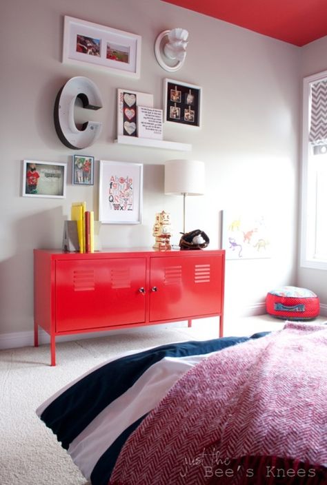 Stylish Toy Storage, Bedroom Storage Chest, Beautiful Bedroom Designs, Children Room Boy, Gorgeous Bedrooms, Eclectic Bedroom, Bedroom Red, Boys Bedding, Trendy Bedroom