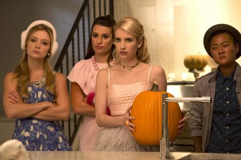 Scream Queens Halloween Costume, 1984 Ahs, Scream Queens Costume, Chanel Oberlin, Billie Lourd, Queen Outfit, Halloween 2015, Scream Queens, Emma Roberts