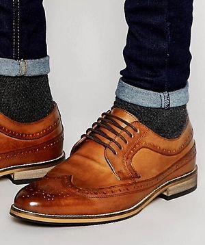 Tan Brogues, Oxford Shoes Outfit, Mens Fashion Work, Oxford Brogues, Brogue Boots, Mens Fashion Smart, Hipster Mens Fashion, Leather Brogues, Brogue Shoes