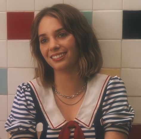 Robin Buckley, Stranger Things Season 3, Stranger Things 3, Tv Icon, Stranger Things 4, Stranger Things Tv, Stranger Things Characters, Stranger Things Wallpaper, Stranger Things Season