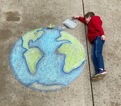 These Daily Drawings Of A Young Artist And Her Little Brother Are A Bright Spot During Some Dark Days Earth Day Chalk Art, Sidewalk Chalk Photos, Chalk Photography, Chalk Pictures, Chalk Photos, Grandparents Day Crafts, Sidewalk Chalk Art, Sidewalk Art, Classroom Art Projects