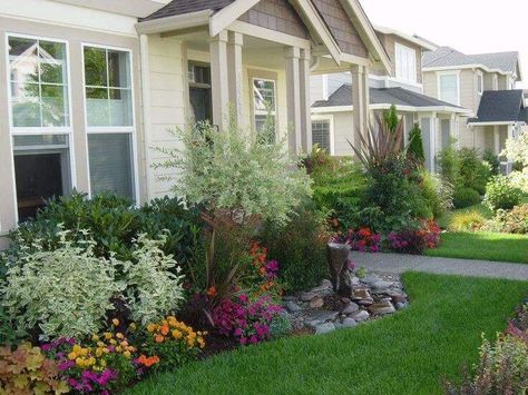 Head inside for 7 of the best front yard landscaping ideas that you can try, regardless of whether you have a large yard or a small one. Large Yard Landscaping, Small Front Yards, Texture Flowers, Yard Flowers, Garden Front Of House, Flowers Texture, Small Front Yard Landscaping, Small Front Yard, Landscaping Inspiration