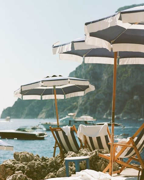 An Italian summer on film—on repeat ✨🎞️ Summer Italian Aesthetic, Vintage Photography Aesthetic, Summer Film Photography, Italian Patterns, Aesthetic Film Photos, Vintage Summer Aesthetic, Beach On Film, Italian Summer Vibes, Summer On Film