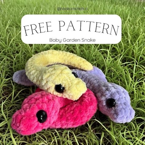 Natalia Sapunova | Pattern and design by @Whimsical.Knots SEW @Nooks_Hooks 🌷 When publishing your works, please indicate the designer of the pattern | Instagram Crochet Small Amigurumi Free Pattern, Crochet Puppets, Plushie Ideas, Snake Crochet, Crochet Critters, Crochet Keychains, Crochet Toys Free, Easy Crochet Animals, Crochet Plushie