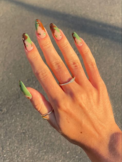 Green And Tan Nails, Green Brown Nails, Brown And Green Nails, Green And Brown Nails, Nail Art Brown, Nails Tan, Tan Nails, Tropical Vacation Nails, Brown Nail Art