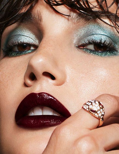 Lily Aldridge By Matt Easton for Vogue UK December 2019 beauty editorial "To The Max" #makeup #beauty #magazine #vogue #photography #closeup #photoshoot #cosmetics Vogue Makeup, Maquillage On Fleek, Kesha, Blue Eyeshadow, Makeup Photography, Editorial Makeup, Makeup Goals, Beauty Editorial, Creative Makeup