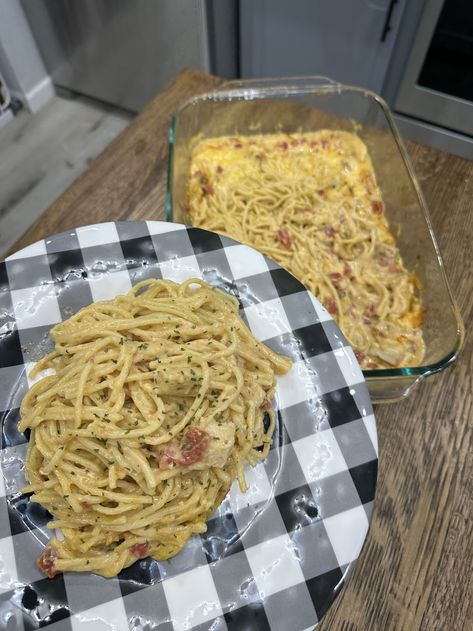 Baked Chicken Spaghetti - Cooking in the Midwest Cooking In The Midwest, Baked Chicken Spaghetti, Crockpot Chicken Spaghetti, Luke Brown, Chicken Spaghetti Recipes, Weeknight Dinner Recipes Easy, Easy Baked Chicken, Chicken Spaghetti, Pasta Dinner Recipes