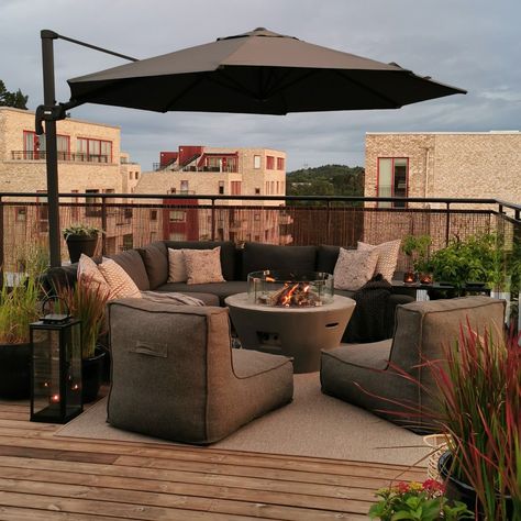 Big Teracce Ideas, Penthouse Patio Rooftop Terrace, Terrace On Roof, Penthouse Balcony Ideas, Penthouse Apartment Terraces, Penthouse Ideas Rooftop Gardens, Flat Terrace Design, Hotel Patio Design, Cozy Rooftop Terrace