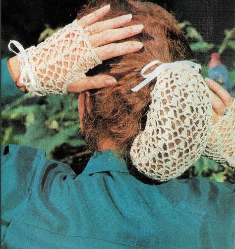 Hey, I found this really awesome Etsy listing at https://www.etsy.com/listing/588291312/vintage-crochet-snood-pattern-womens Victorian Gothic Fashion, Victorian Crochet Patterns, Snood Pattern, Crochet Snood, Crochet Ribbon, Head Coverings, Vintage Crochet Patterns, Womens Crochet Patterns, Gloves Pattern