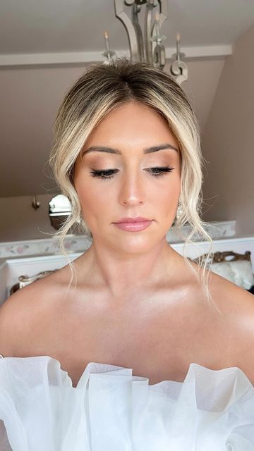 Soft Makeup Wedding Natural Looks, Bridal Makeup Inspo Natural, Pale Bridesmaid Makeup, Natural Glam Bridal Makeup Blonde, Brown Hair Bridal Makeup, Natural Bridal Shower Makeup, Natural Makeup Bridal Wedding Day, Natural Light Wedding Makeup, Bridal Party Makeup Natural