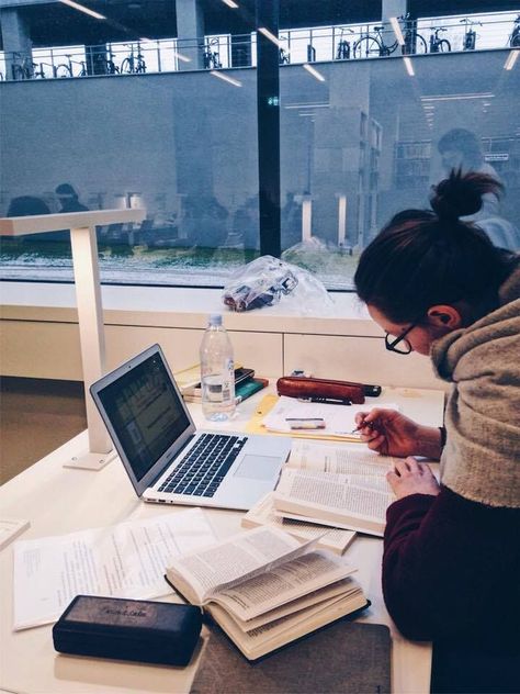 12 Effective Study Tips To Survive Spring Midterms This Year - Society19 Effective Study Tips, Fitness Apps, Study Organization, Vie Motivation, Work Motivation, College Study, Study Motivation Inspiration, School Inspiration, Trik Fotografi