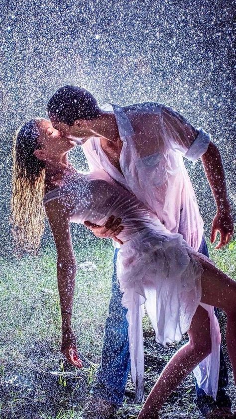 Romantic Wallpaper, Kissing In The Rain, Powerful Love Spells, Couple Wallpaper, Craft Lovers, Love Spells, 5d Diamond Painting, In The Rain, Rainy Days