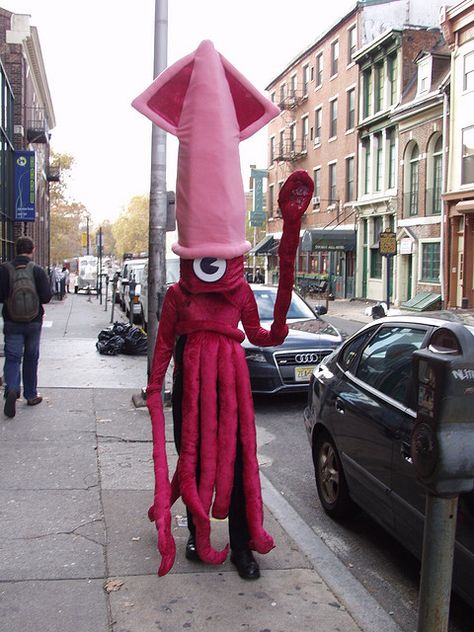 My daughter wants to be a squid for Halloween... Squid Costume, Sea Creature Costume, Great Costume Ideas, Gathering Ideas, Ocean Projects, Giant Squid, Happy Hat, Life Under The Sea, Ideas For Halloween