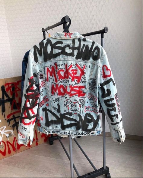 Denim Jacket Diy Paint, Customised Denim Jacket, Diy Denim Jacket, Painted Clothes Diy, Marvel Clothes, Creative Clothes, Painted Jacket, Diy Jacket, Painted Jeans