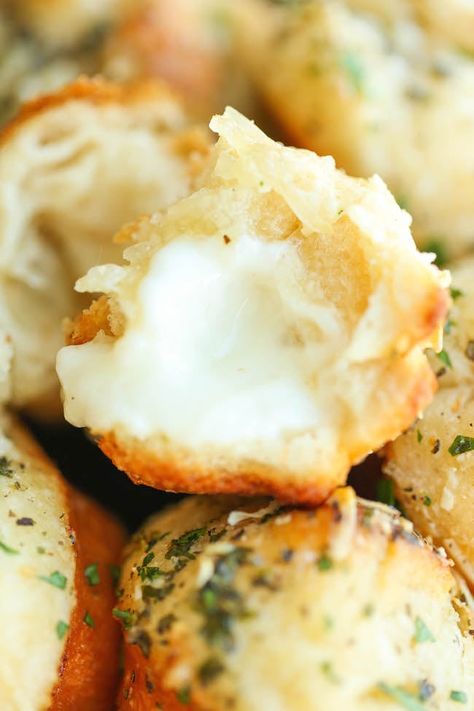 Garlic Bread Bites, Bread Bites, Muffin Tin Recipes, Baked Bread, Challah, Iftar, Puddings, Bagels, Garlic Bread