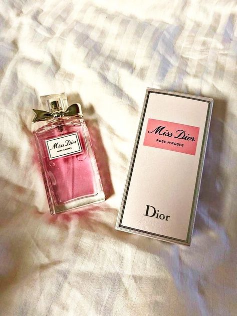 Miss Dior Rose N Roses, Roses Perfume, Perfume Miss Dior, Profumo Victoria Secret, Perfume Dior, Victoria Secret Body Spray, Chloe Perfume, Dior Aesthetic, Dior Girl