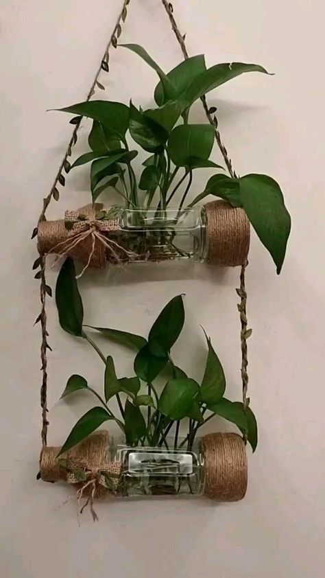 Bottles Decoration Diy, Pot Gantung, Hanging Plants Diy, Macrame Yarn, Plant Hanging, نباتات منزلية, Deco Nature, Diy Plant Hanger, Diy Bottle Crafts