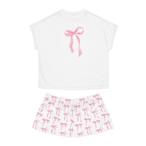 We are loving our latest pink bow coquette pajama set! These cute balletcore pajamas are so great as gifts or everyday! They would even be great for bridesmaids or a bachelorette party! D E T A I L S * Material: 95% polyester, 5% spandex * Relaxed fit S I Z I N G * Sizing runs true to size * Please see size guide in last listing photo for all measurements and information S H I P P I N G * T I M E S * Our items are individually made with love for each of our buyers. Processing time is 2-5 busines Matching Boyfriend Girlfriend Christmas Pajamas, H&m Pajamas, Pajamas Set Aesthetic, Pink Bow Outfit, Cute Pyjama Sets, Coquette Pjs, Bow Pajamas, Coquette Pajamas, Pyjamas Aesthetic