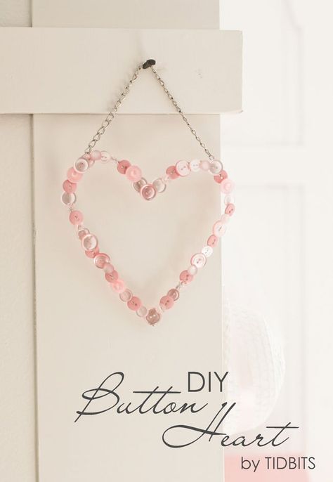 DIY Button Heart - Hang in your home or use as a lovely keepsake. Button Heart, Button Creations, Diy Valentine's Day Decorations, Crafts For Teens To Make, Button Craft, Diy Valentines Decorations, Girls Heart, Valentine Projects, Valentines Decorations