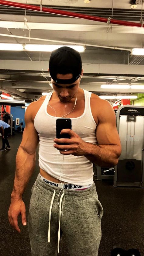 Jordan Torres Guys In Tank Tops, Tank Tops Outfit, Jordan Torres, Tops Outfit, Chica Cool, Beefy Men, Muscle Men, Gym Wear, Stylish Men