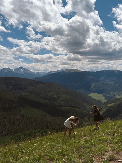 mountain pictures. vail colorado. aesthetic friend pictures. field pictures Colorado Girls Trip Aesthetic, Vail Colorado Aesthetic, Aesthetic Friend Pictures, Colorado Aesthetic, Colorado Life, Field Pictures, Aesthetic Friend, Cu Boulder, Pretty Sick