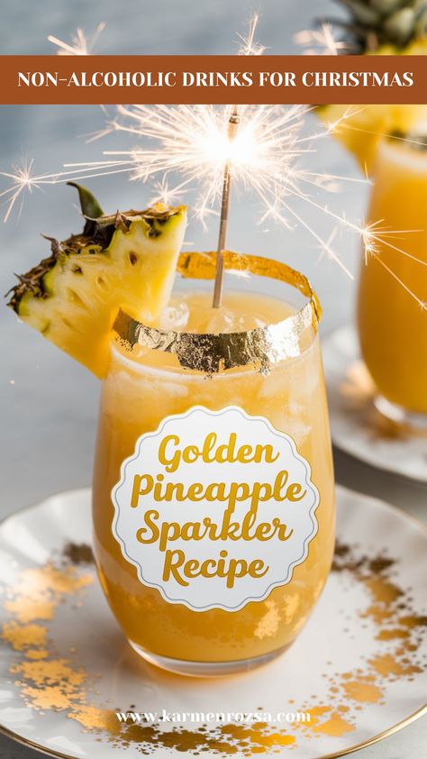 Golden pineapple sparkler-Non-alcoholic drinks for winter. Easy, 5-minute drinks recipes. Get festive with these mocktails for winter that are perfect for cozy nights in. These gold-themed non-alcoholic drinks are great for celebrating the season while keeping things alcohol-free. Perfect for mocktails for Christmas or a classy New Year's Eve toast! Mocktails For Christmas, Alcohol Free Drink Recipes, Winter Drinks Alcoholic, Apple Cider Ingredients, Nye Drinks, Drinks For Winter, Drinks Thanksgiving, Non Alcoholic Champagne, Mocktail Party