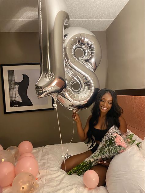 18th Birthday Ideas Black Women, 18th Birthday Pics Ideas, 18th Birthday Party Ideas Pink And Black, 18th Birthday Trip Ideas, 18th Birthday Photoshoot Ideas Black, Nasty19 Birthday Outfit, 18th Birthday Outfit, Cute Birthday Outfits, 18th Birthday