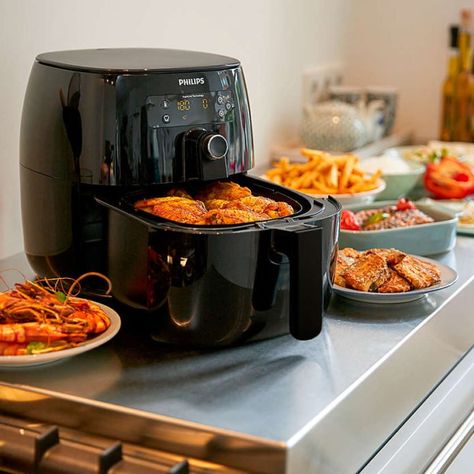 black philips air fryer with food inside Philips Air Fryer, Air Fryer Review, Air Fry Recipes, Best Air Fryers, Air Fryers, Air Fryer Recipes Easy, Air Frying, Fried Food, Air Fryer Recipes