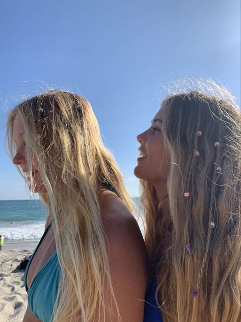 Bali Hair Braids, Hair Wrap Beachy, Beach Braids With Beads, Beachy Hair Wraps, Surfer Girl Hairstyle, Bahamas Braids, Beads In Hair Aesthetic, Rap Hairstyles, Braids On Big Forehead