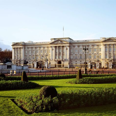 The Royal Family offer a peek inside Buckingham Palace Palace Exterior, Buckingham Palace Gardens, London Boroughs, London Sights, Westminster London, The Royal Collection, Instagram Family, Windsor Castle, Grand Staircase