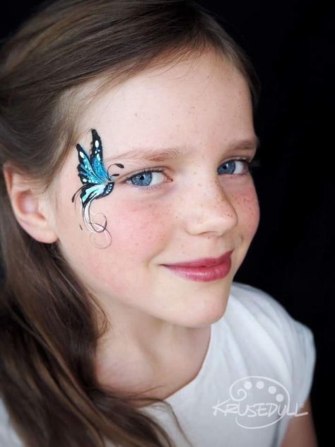 Face Paint Ideas Butterfly, Festival Face Paint Glitter, Simple Butterfly Face Paint, Easy Butterfly Face Paint, Face Painting Butterfly Easy, Butterfly Face Paint Easy, Face Painting Butterfly, How To Do Butterfly, Dark Crystal Movie