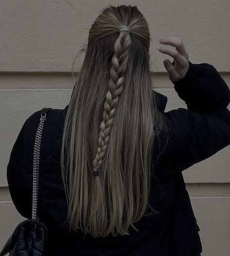 Hairstyles For Mid Hair Length, Easy Hair Styles For Long Thick Hair, Half Up Half Down Plait Hairstyles, Hair Styles For Hoodies, Loose Hair Hairstyles, Simple Easy Hairstyles For Medium Hair, Simple Hair Ideas For School, Straight Hairstyles For School, Simple Hairstyles For Medium Hair Easy