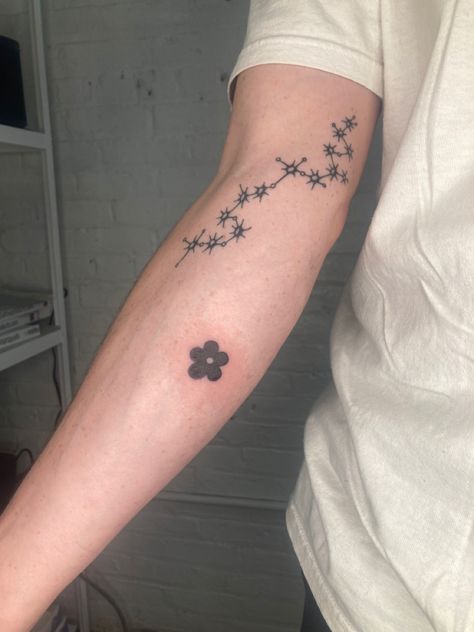 Minimalist Tattoo, Tiny Tattoos, Cute Tattoos, Simple Tattoos, Print Tattoos, Paw Print Tattoo, Hand Tattoos, Flower Tattoo, Paw Print