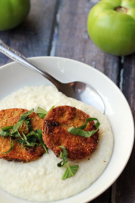 Cheese Grits, Fried Green Tomatoes, Green Tomatoes, Idee Pasto Sano, Grits, Southern Recipes, Polenta, Goat Cheese, I Love Food