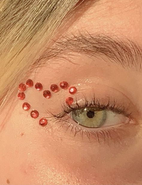 Gem Ideas For Face, Concert Jewel Makeup, Red Gemstone Eye Makeup, Cute Gem Makeup, Concert Face Jewels, Eras Tour Eye Gems, Red Gemstone Makeup, Gems Around Eyes, Beaded Eye Makeup