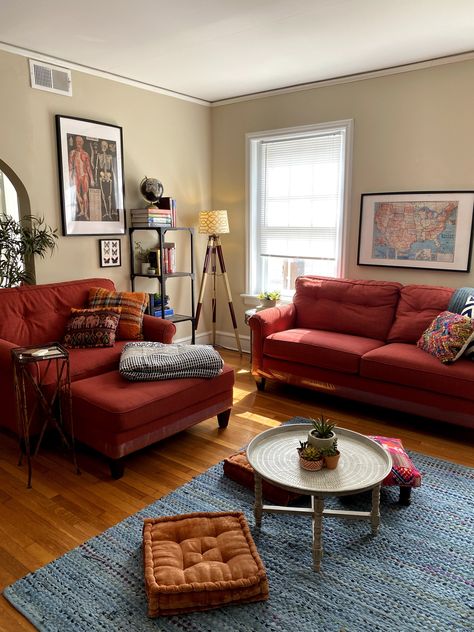 Red Accents In Living Room, Boho Living Room Red Couch, Decor With Red Couch, Red Couch Living Room Ideas Boho Style, Living Room Inspiration Red Couch, Dark Red Couch Living Room Ideas, Interior Design Red Accents, Red Themed Living Room, Living Room Decor Red Couch