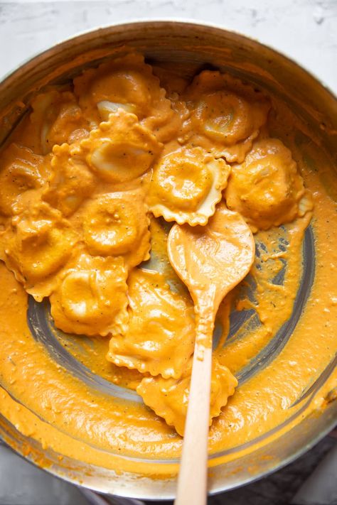 A quick and easy 20 minute creamy pumpkin ravioli recipe. Seasoned with fresh rosemary and lots of parmigiano cheese, it will be a house favorite! It's the perfect weeknight meal to impress your friends and family when you are short on time. Pumpkin Ravioli, Pumpkin Sauce, Herb Stuffing, Meal Train Recipes, Pumpkin Pasta, Ravioli Recipe, Pumpkin Scones, Weekday Meals, Food Club