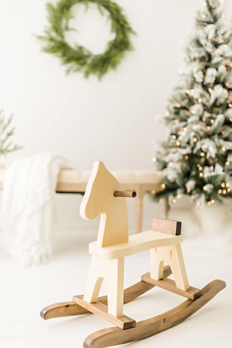 Minimal Christmas Studio Photos, Indoor Christmas Photoshoot Set Up, Christmas Minis Studio, Minimalist Christmas Photoshoot, Christmas Studio Photography Setup, Simple Christmas Photoshoot, Studio Christmas Minis, Studio Christmas Mini Sessions, Indoor Christmas Photos