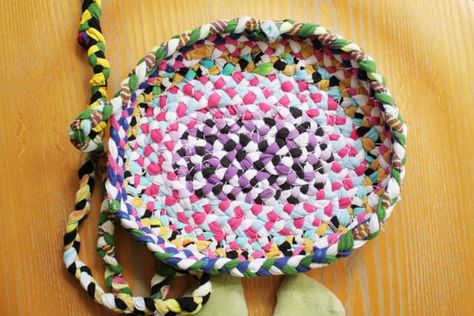 Basket Braid, Braided Basket, Basket Diy, Classroom Art Projects, Basket Crafts, Diy Braids, Braids With Beads, Diy Basket, Bohol