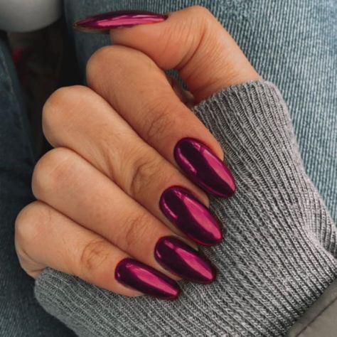 Nail Art Designs For Dark Hands, Fuscia Nails Chrome, Fuchsia Chrome Nails, Purplish Pink Nails, Deep Purple Chrome Nails, Chrome Nail Inspiration, Dark Pink Gel Nails, Nails Chrome Purple, Magenta Acrylic Nails