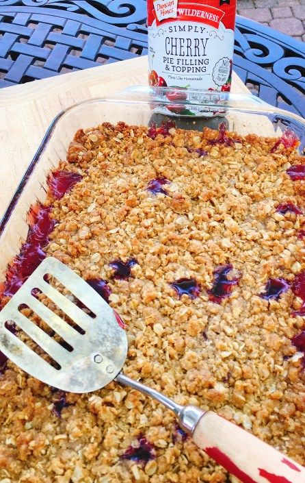 Cherry Oatmeal Crisp, Cherry Pie Filling Recipes Easy, Easy Cherry Crisp, Canned Pie Filling, Cherry Crisp Recipe, Cherry Pie Filling Recipes, Oatmeal Dessert, Cherry Oatmeal, Oatmeal Crisp