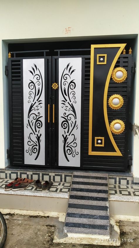 modern iron gate design Paint Front Door, Modern Iron Gate Designs, Modern Front Gate Design, Modern Gate Design, Latest Gate Design, Gate Design Ideas, Front Door Paint, Main Gates, House Front Door Design