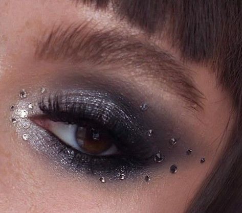 Dark Glitter Eyeshadow, Smokey Eyes With Rhinestones, Smokey Eye Sparkle Makeup, Euphoria Black Makeup, Black And Silver Star Makeup, Black Glittery Eyeshadow, Black Rhinestone Eye Makeup, Glittery Black Makeup, Reputation Era Makeup Looks