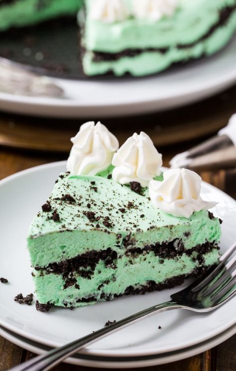 No Bake Grasshopper Cheesecake - Spicy Southern Kitchen Grasshopper Cheesecake Recipe, Grasshopper Cheesecake, Grasshopper Cake, Backing Ideas, Cheesecake No Bake, Mint Desserts, Spicy Southern Kitchen, Grasshopper Pie, Future Chef