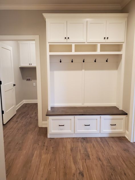 Basement Mudroom, Dream House Basement, Mudroom Renovation, Mud Room Laundry Room Combo, Entrance Hall Decor, Mudroom Remodel, Mud Room Entry, Mudroom Lockers, Garage Renovation