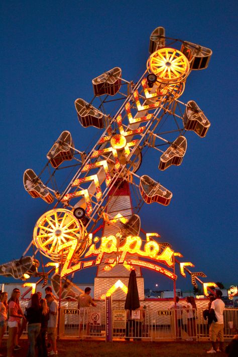 The Zipper-BEST FUN/SCARY RIDE EVER. Went on it 3 times tonight Zipper Ride, Carnival Aesthetic, Carnival Lights, Fair Rides, Theme Parks Rides, Europa Park, Amusement Rides, Amusement Park Rides, Carnival Rides