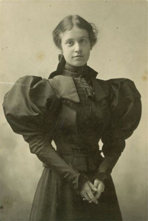 Louise Ebel, 1890s Fashion, Old Photography, 19th Century Fashion, Victorian Clothing, Victorian Women, Photo Vintage, Edwardian Fashion, Vintage Portraits