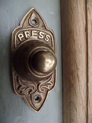 Traditional Victorian Old Style Brass Door Bell--I love this door bell. Push Door, Door Knobs And Knockers, Door Bells, Casa Vintage, Brass Bell, Door Bell, Victorian Decor, Brass Bells, Old Doors